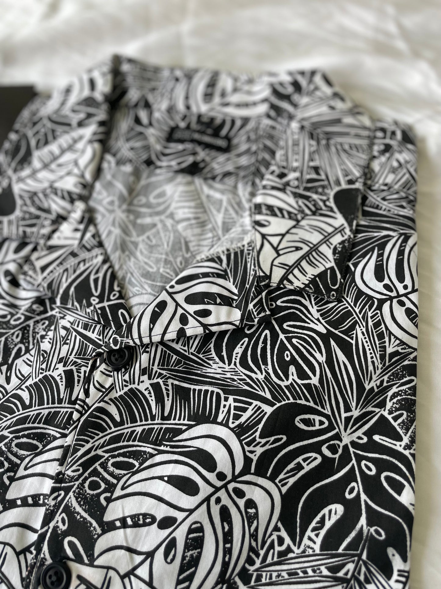 Leaf Print b&w Cuban Collar Shirt